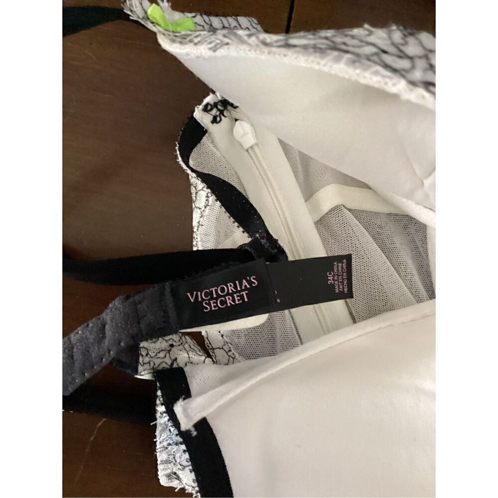 Victoria Secret - Picture 7 of 8